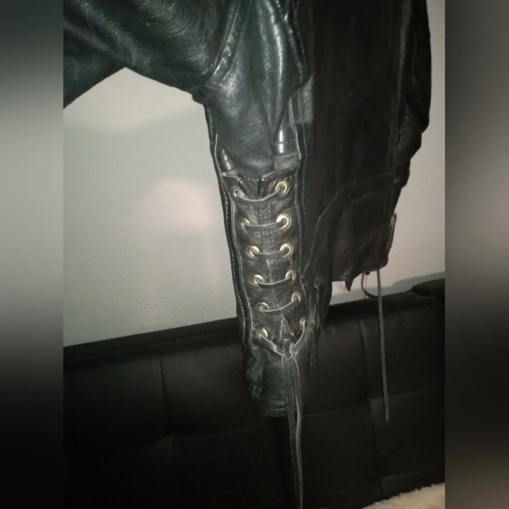 π£ Thick, heavy badass biker leather jacket - Picture 3 of 4